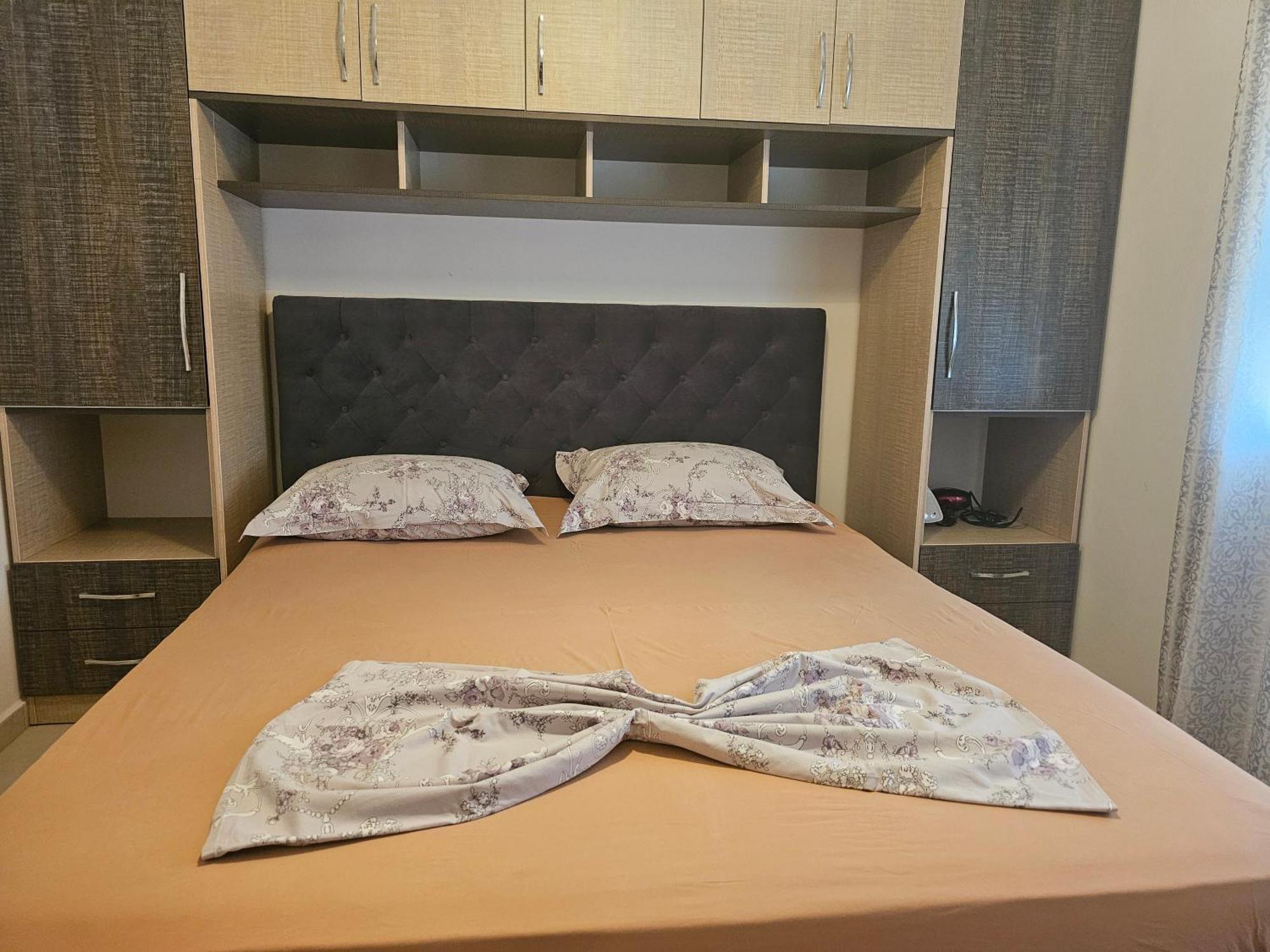 Bral Apartment 5 - Beachfront Durrës Buitenkant foto